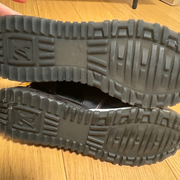 Louis Vitton Suede Monogram Run Away Sneakers - Picture 6 of 9